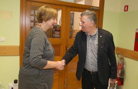 PREDAJA KNJIG POŠ GRAHOVO 01 FOTO LJUBO VUKELIČ